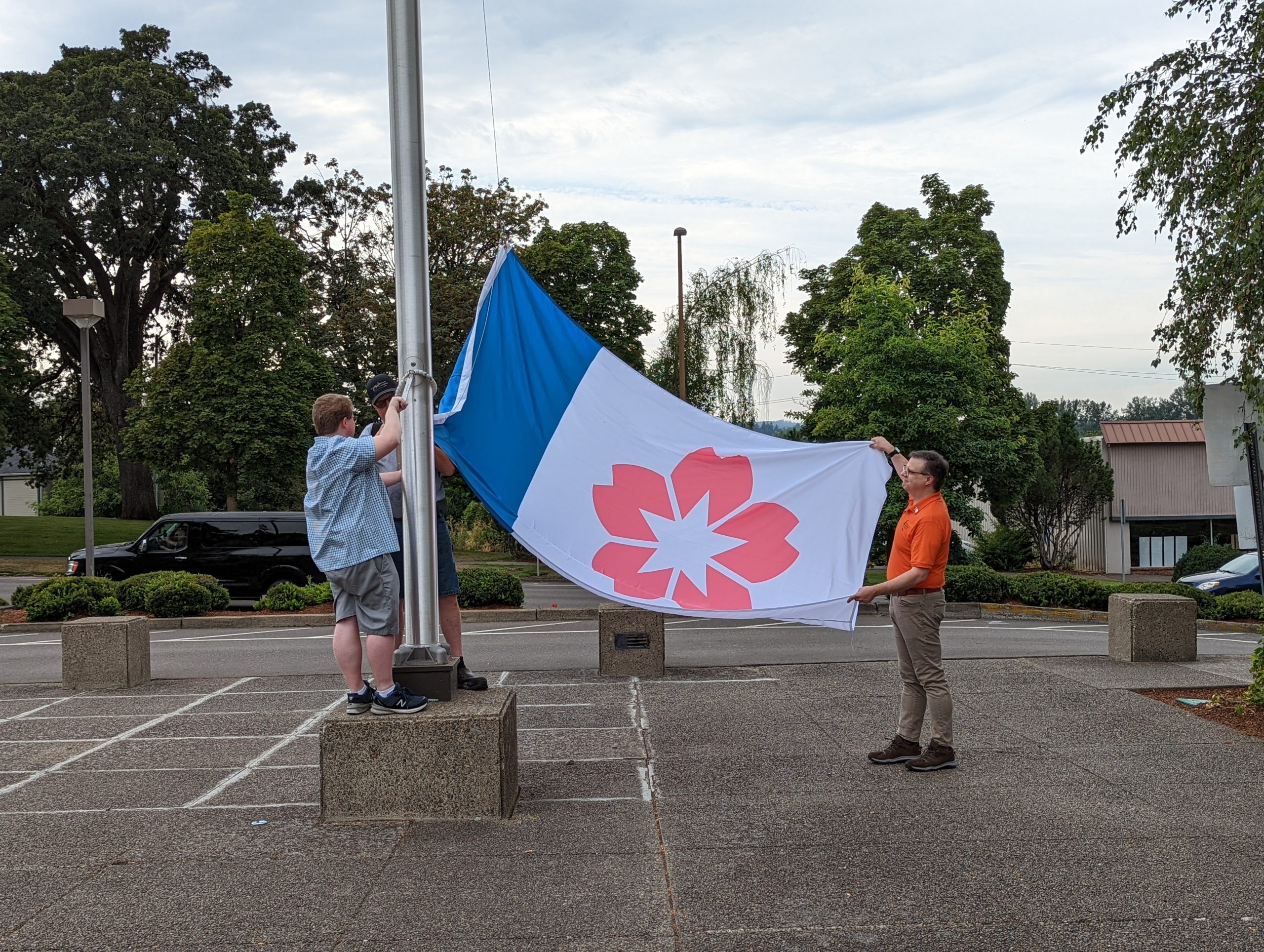 Salem's new flag takes to the sky - Salem Reporter